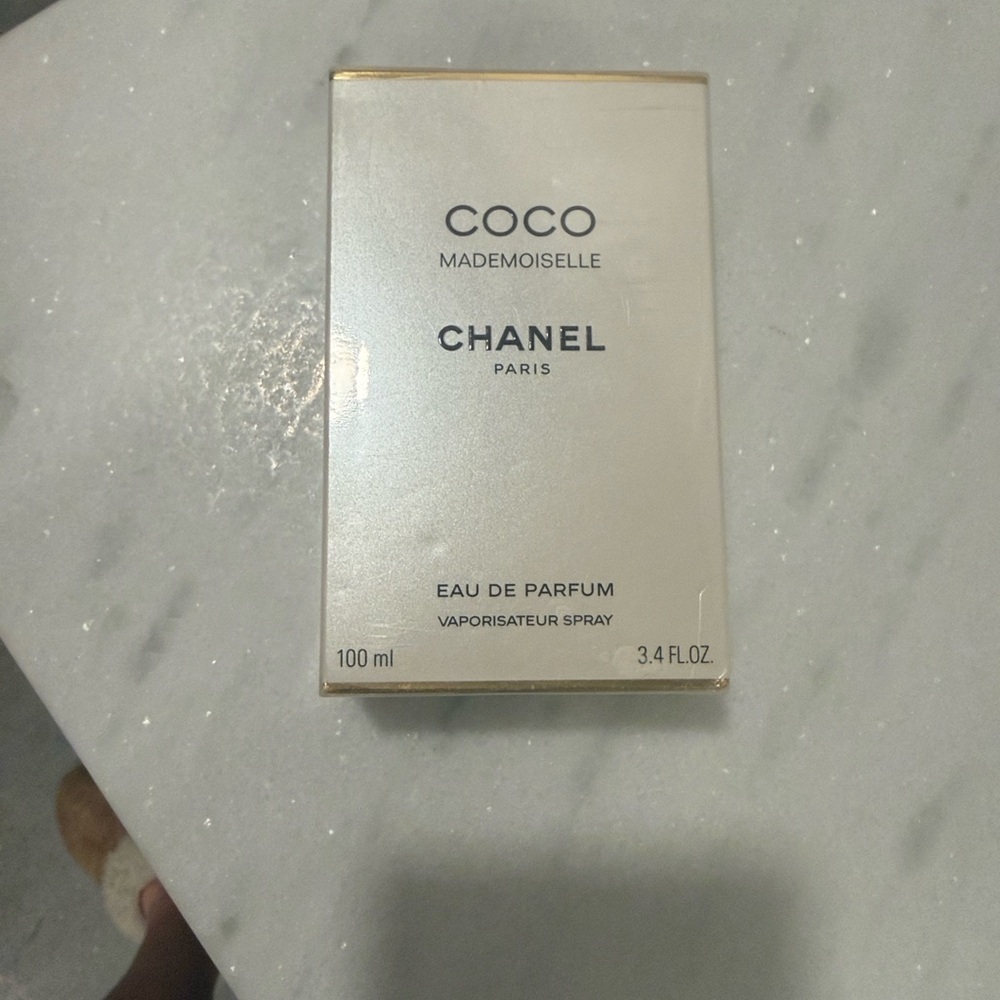 CHANEL Coco Mademoiselle Eau de Parfum 100ml - White and Gold. Not opened
